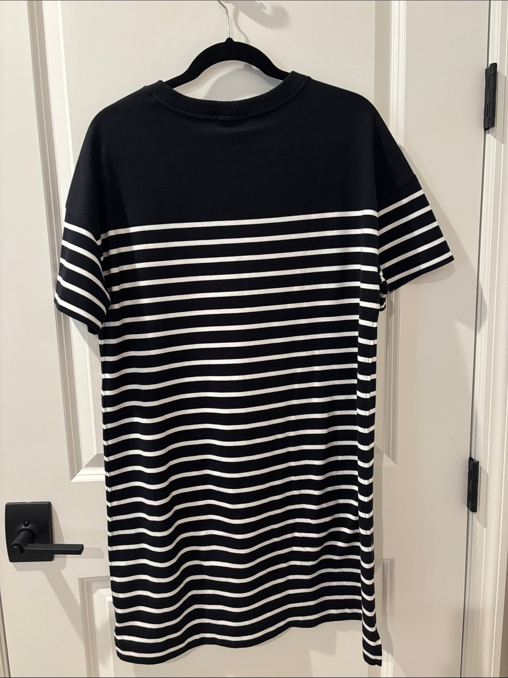 Evereve Emersyn T-Shirt Dress Black with White Stripes Women’s Size M NWT - Picture 5 of 6